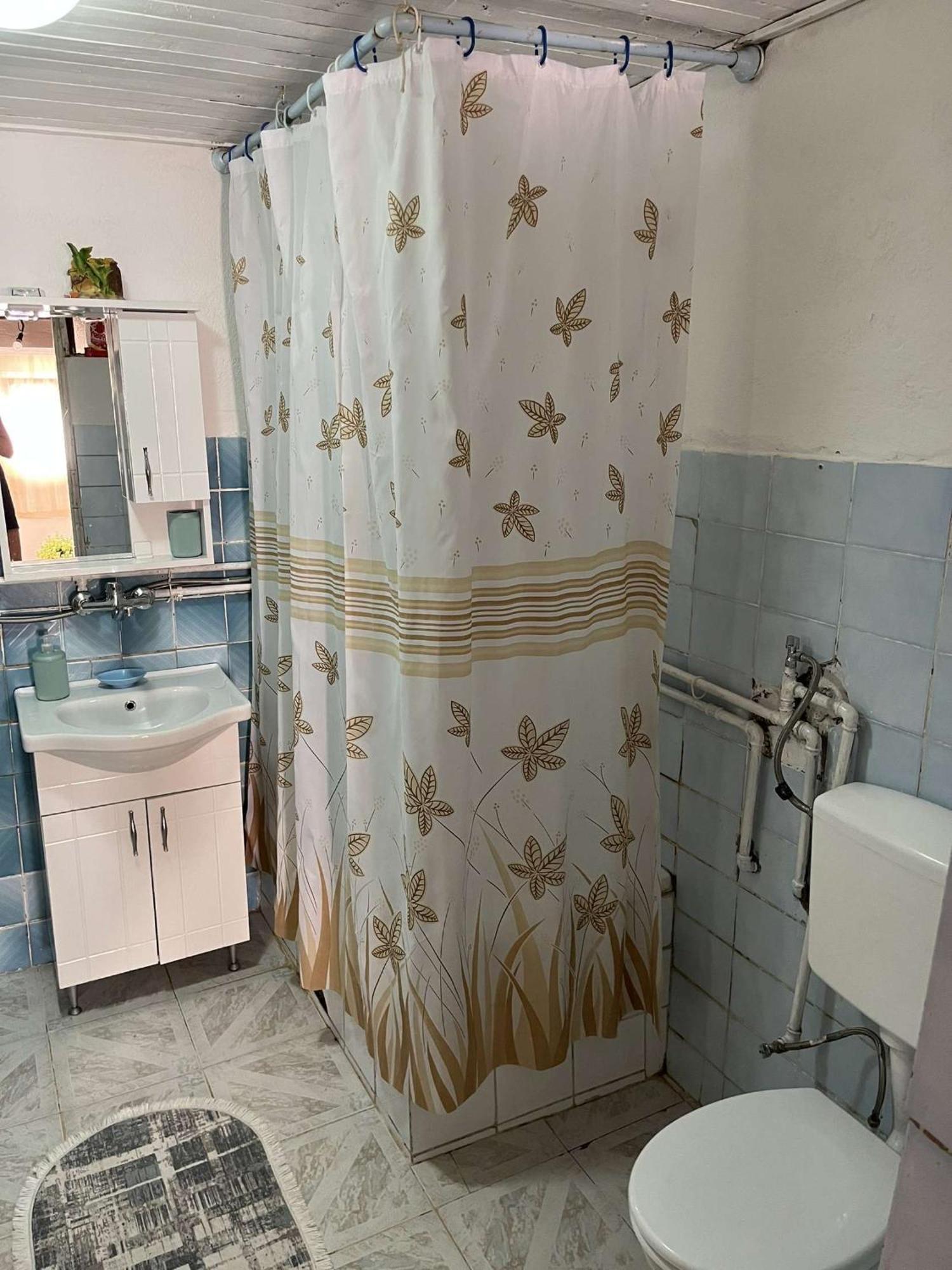 Guest House Guri Vusanje Экстерьер фото